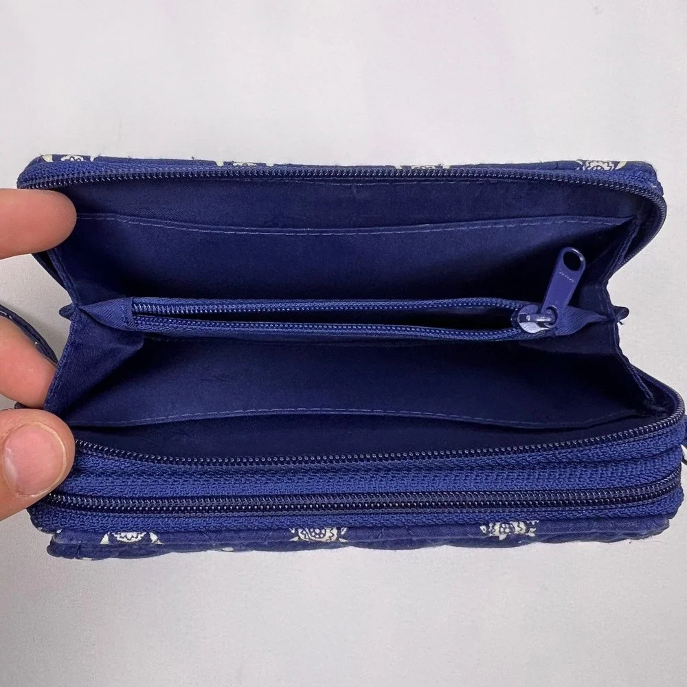 Vera Bradley All In One Crossbody Wallet OS Navy Sea Turtle Quilted Excellent